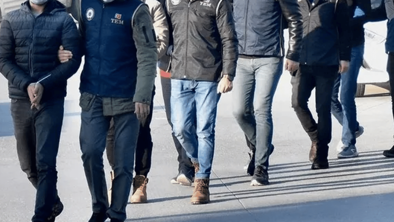 Foto - Örgütün askeri mahrem yapısına darbe: 8 ildeki operasyonda 5 FETÖ’cü tutuklandı