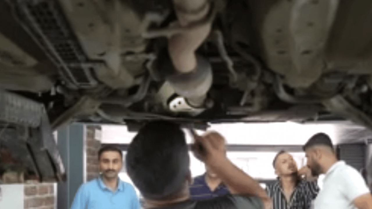 Foto - Orijinalinden ayırt etmesi oldukça zor: İkinci el otoda can yakan tuzak