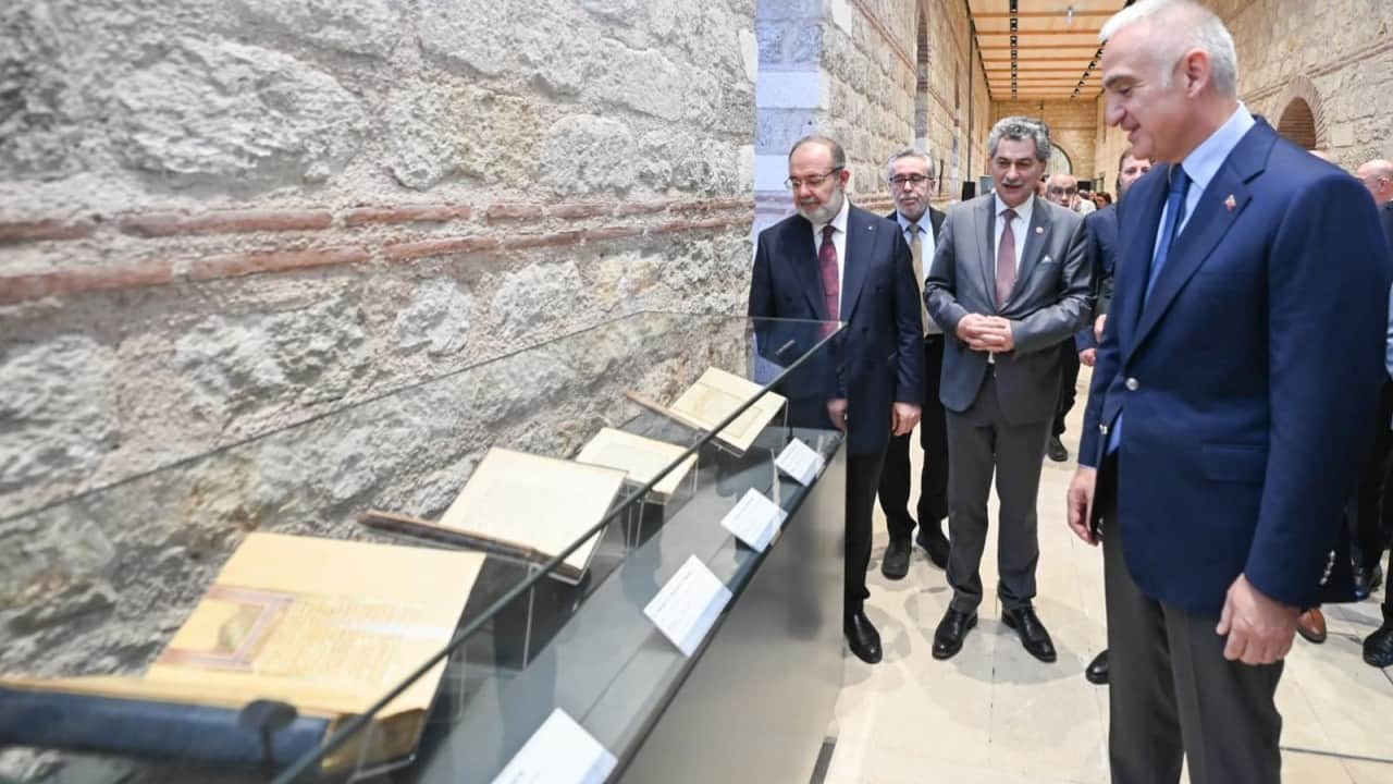 Foto - Osmanlı'nın 500 yıllık ilim geleceğine ışık tutan dev külliyat: Bakan Ersoy Rami Kütüphanesi'nde...