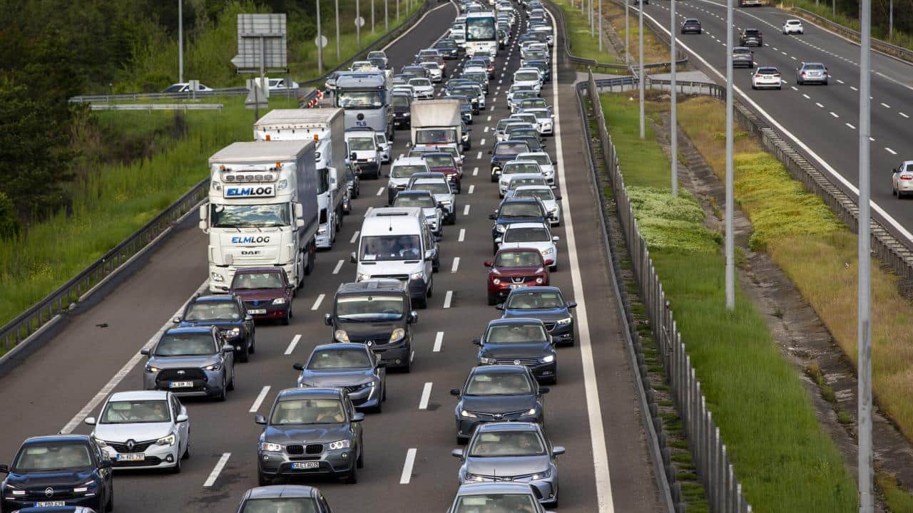 Foto - Otomobil almayı seviyoruz! Trafiğe kayıtlı araç sayısı 35 milyona dayandı