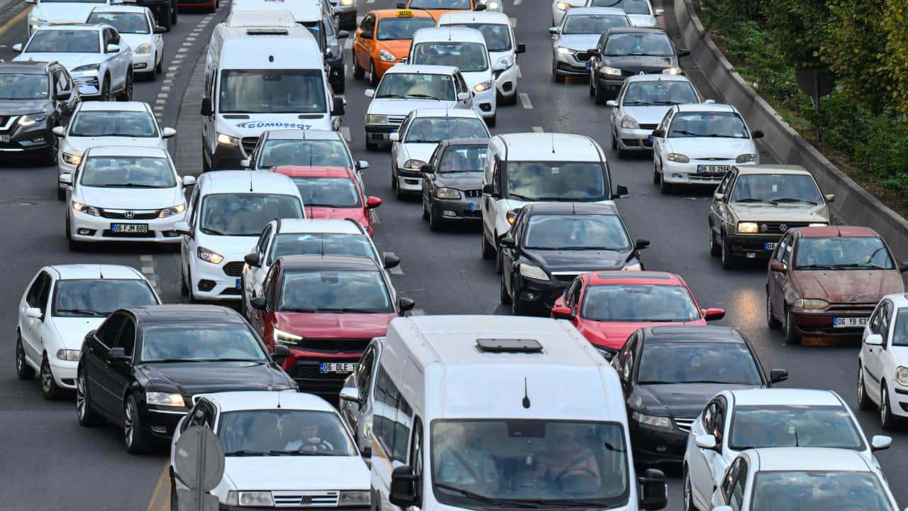 Foto - Otomobil almayı seviyoruz! Trafiğe kayıtlı araç sayısı 35 milyona dayandı