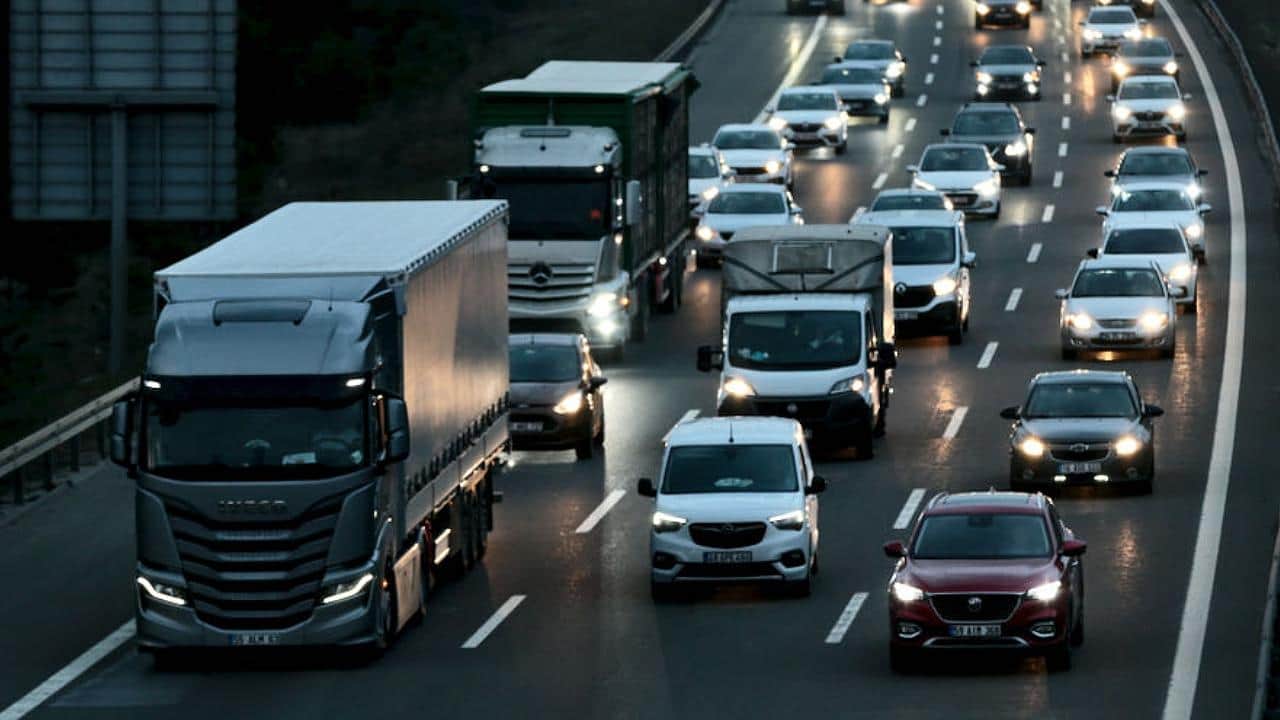 Foto - Otomobil almayı seviyoruz! Trafiğe kayıtlı araç sayısı 35 milyona dayandı