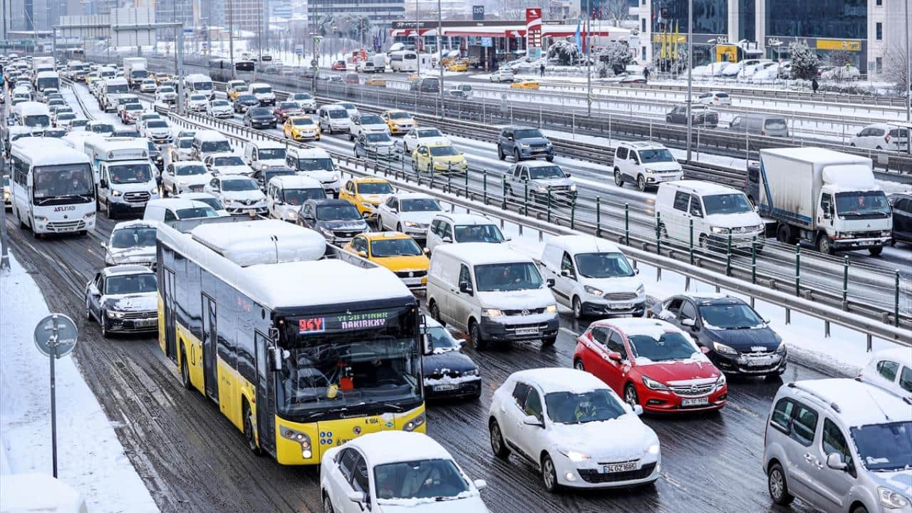 Foto - Otomobil almayı seviyoruz! Trafiğe kayıtlı araç sayısı 35 milyona dayandı