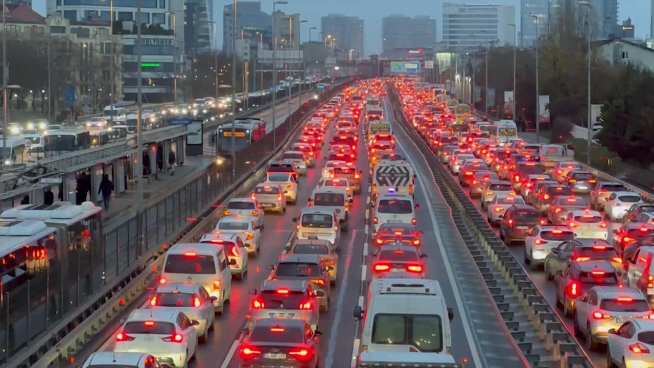 Foto - Otomobil almayı seviyoruz! Trafiğe kayıtlı araç sayısı 35 milyona dayandı