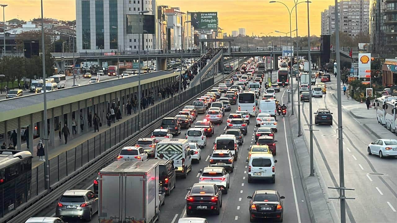 Foto - Otomobil almayı seviyoruz! Trafiğe kayıtlı araç sayısı 35 milyona dayandı
