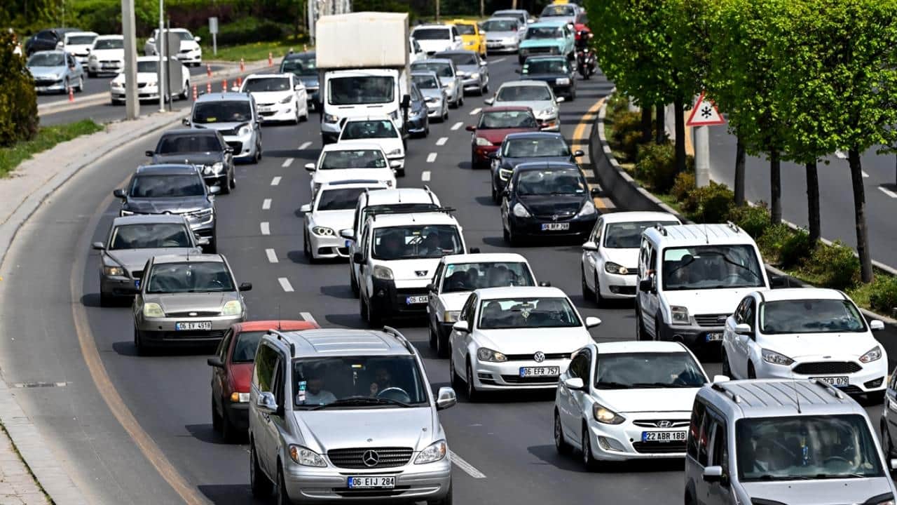 Foto - Otomobil almayı seviyoruz! Trafiğe kayıtlı araç sayısı 35 milyona dayandı