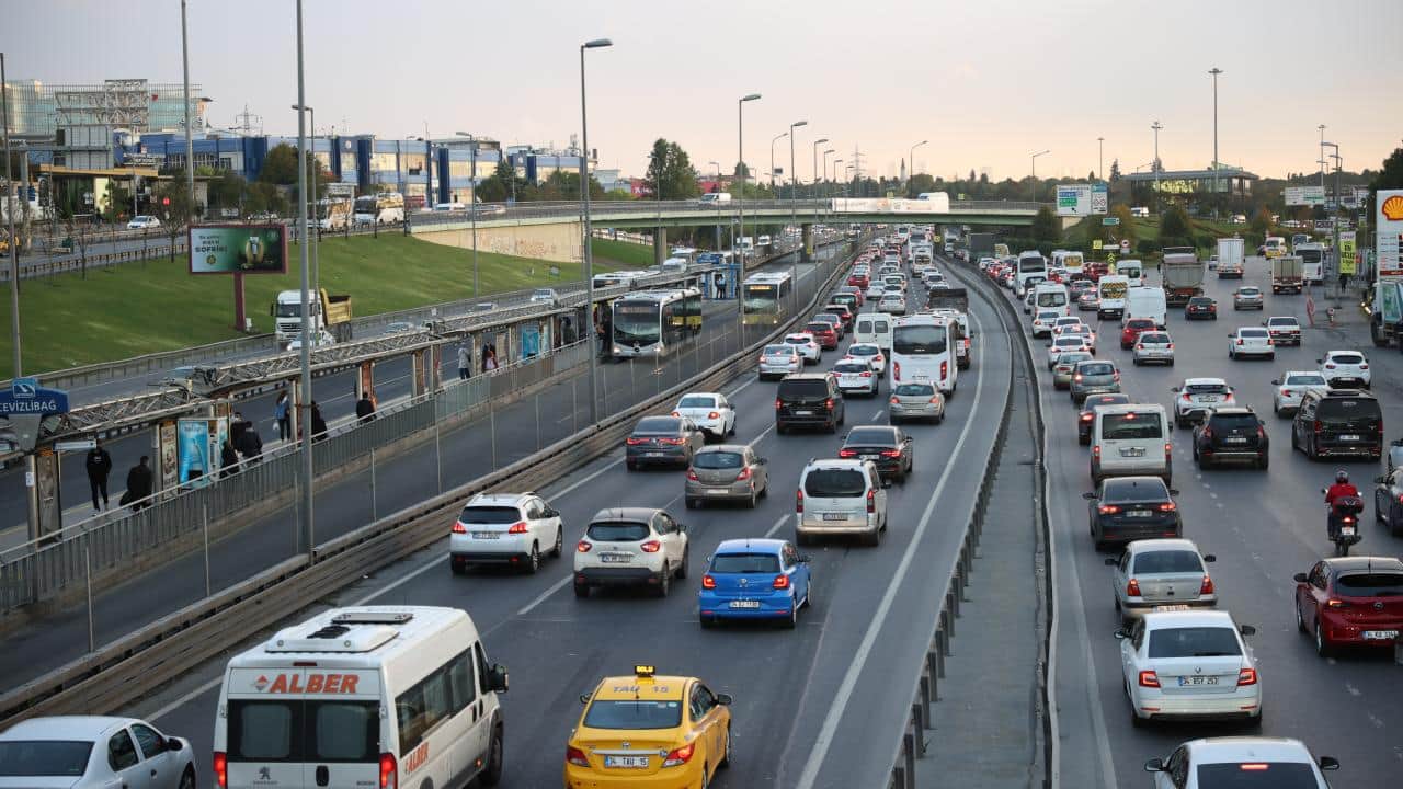 Foto - Otomobil almayı seviyoruz! Trafiğe kayıtlı araç sayısı 35 milyona dayandı
