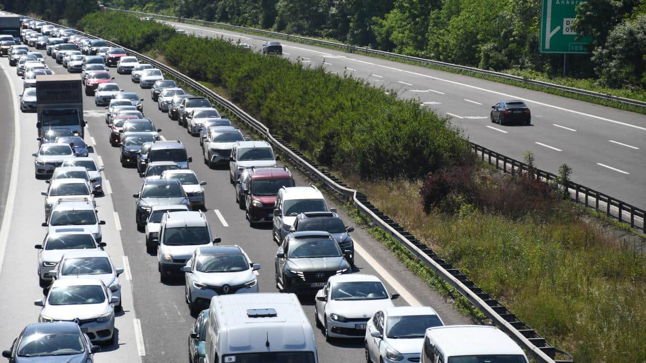 Foto - Otomobil almayı seviyoruz! Trafiğe kayıtlı araç sayısı 35 milyona dayandı