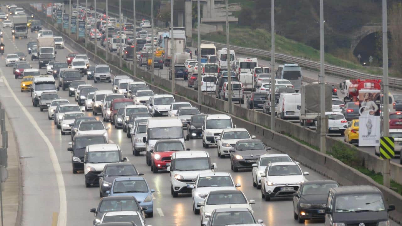 Foto - Otomobil almayı seviyoruz! Trafiğe kayıtlı araç sayısı 35 milyona dayandı