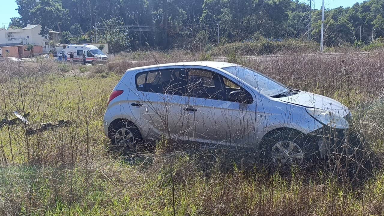 Foto - Otomobil kontrolden çıkıp tarlaya uçtu! Sürücü araçtan burnu bile kanamadan çıktı