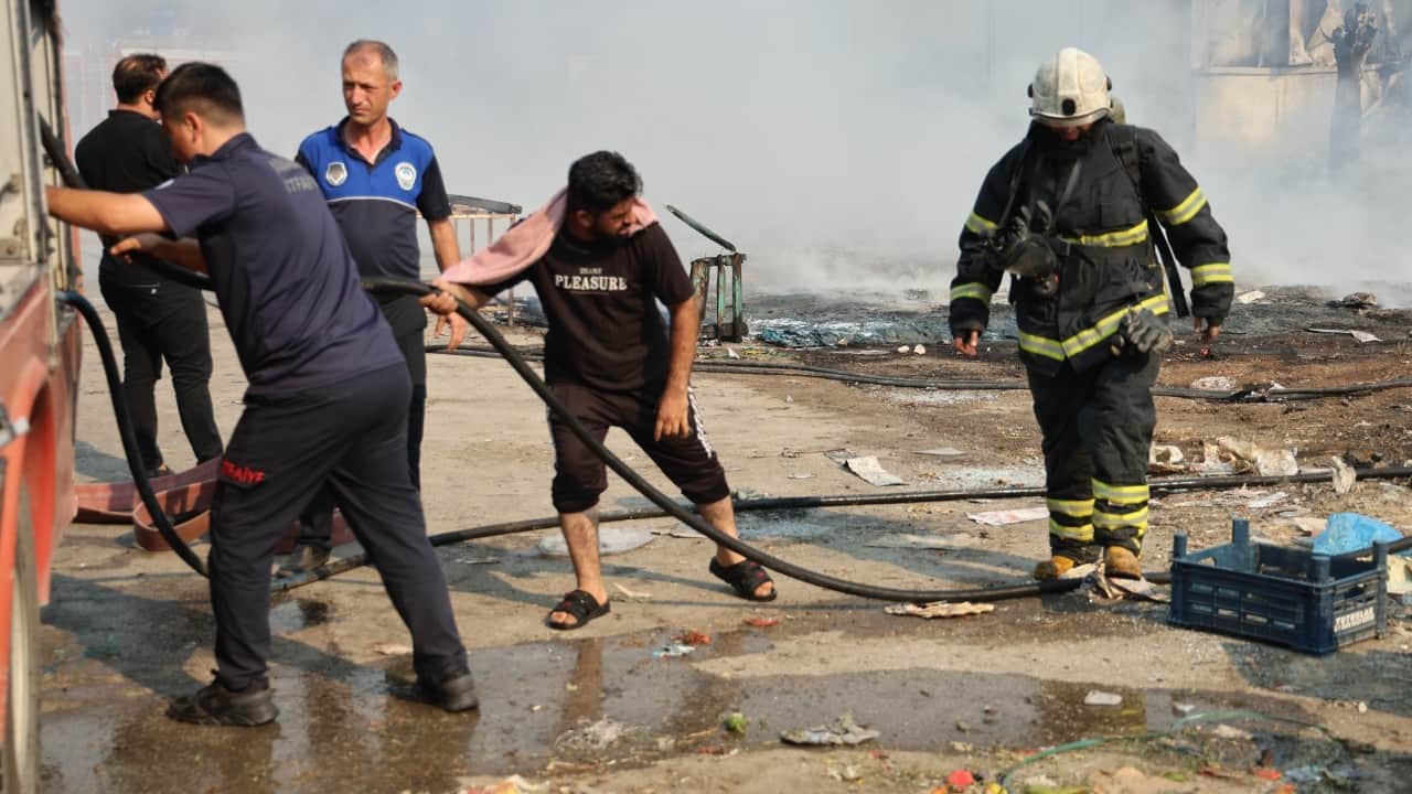 Foto - Oyun oynayan çocuklar halde büyük yangın çıkardı