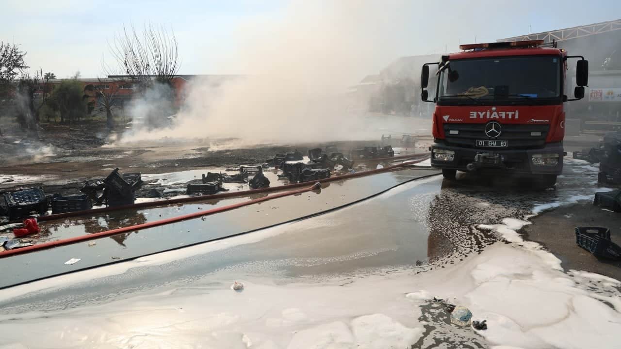 Foto - Oyun oynayan çocuklar halde büyük yangın çıkardı