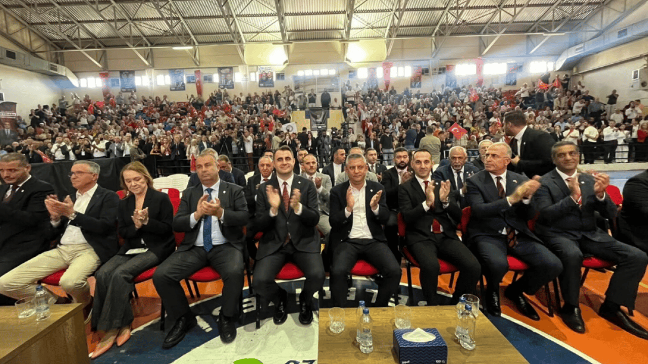 Foto - Özel’in bu sözünü atın arşive! Özgür’ün bileti milletin cebinde