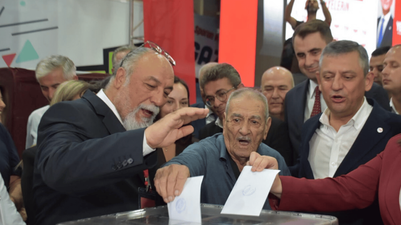 Foto - Özel’in bu sözünü atın arşive! Özgür’ün bileti milletin cebinde