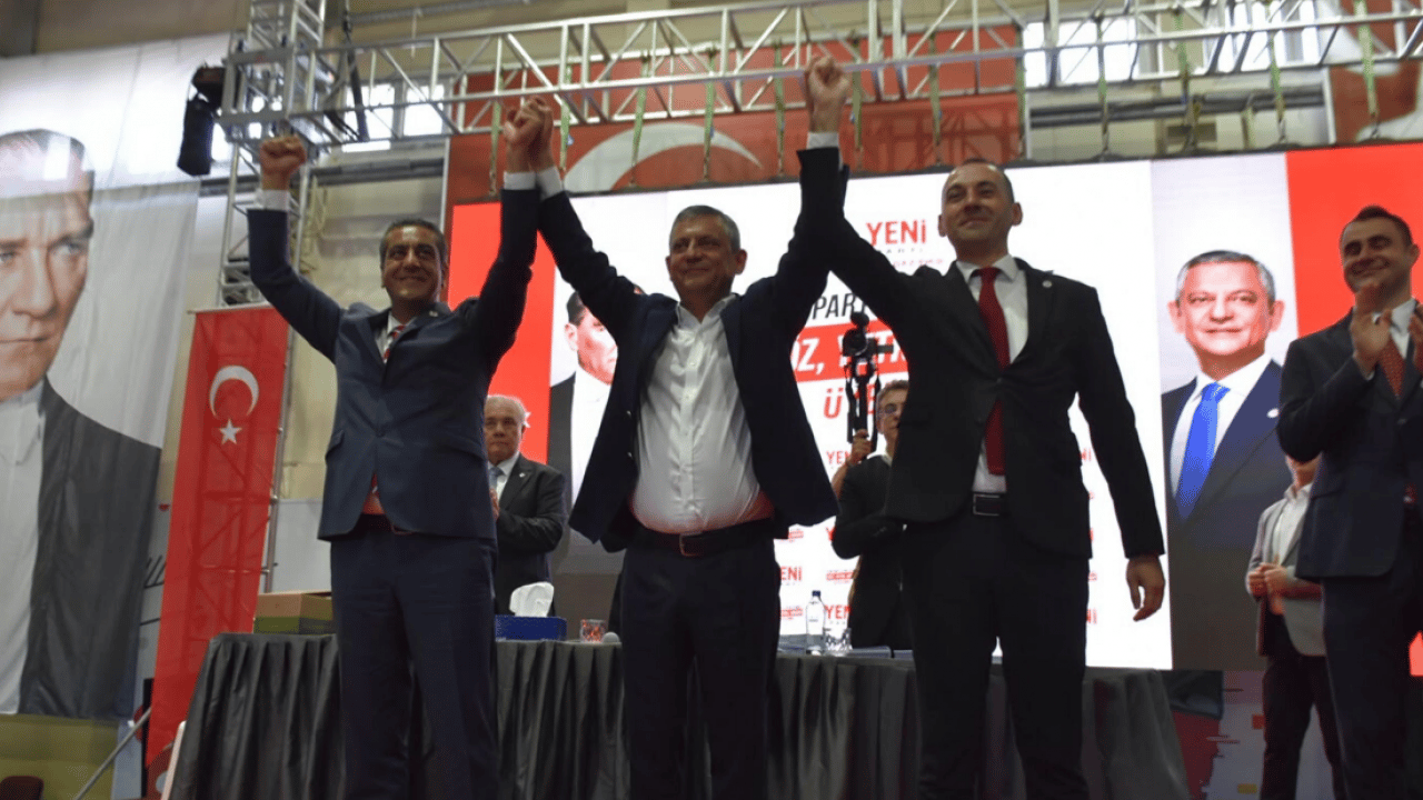 Foto - Özel’in bu sözünü atın arşive! Özgür’ün bileti milletin cebinde