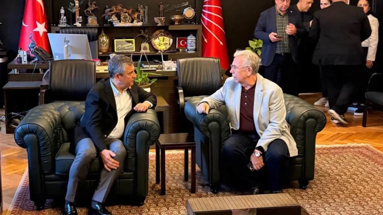 Foto - Özgür Özel, Mansur Yavaş’ı çıldırttı! Büyük kavganın çıkması an meselesi
