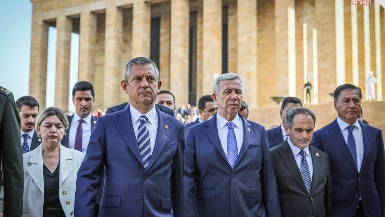 Foto - Özgür Özel, Mansur Yavaş’ı çıldırttı! Büyük kavganın çıkması an meselesi