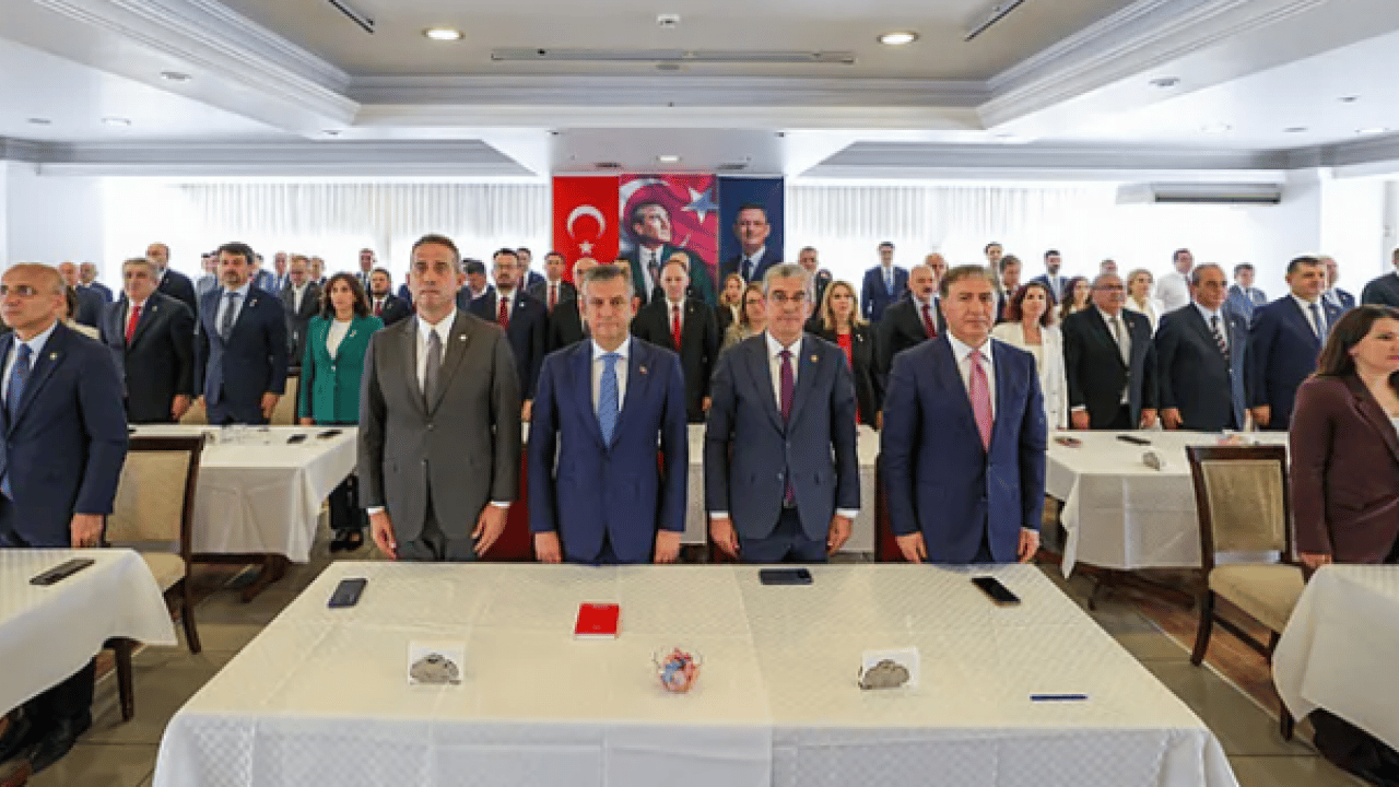 Foto - Özgür Özel vitrine alamadı: Şaibeli isimlere depo yolu