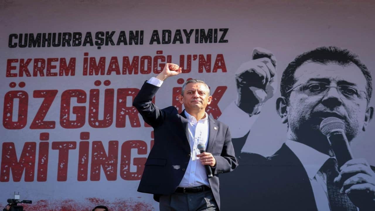 Foto - Özgür Özel yeni parti kurarsa kaç oy alır? Amigo Nevşin Mengü herkesi ters köşe yaptı