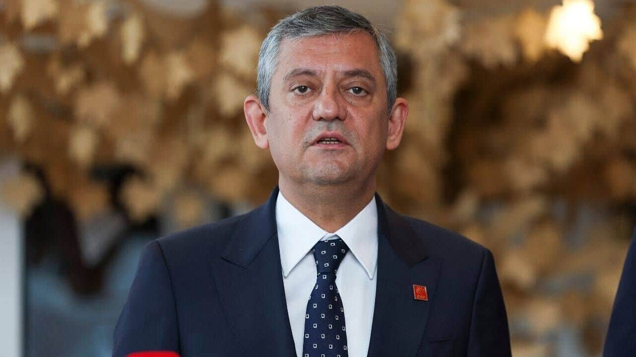 Foto - Özgür Özel yeni parti kurarsa kaç oy alır? Amigo Nevşin Mengü herkesi ters köşe yaptı