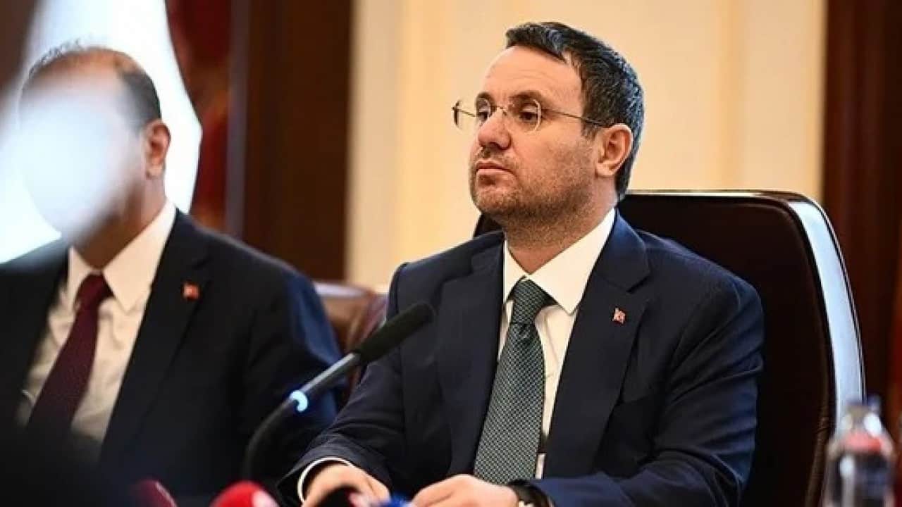 Foto - Özgür Özel'den bir yalan daha: 'Bir kişi savunmadı' dedi, yine yalancı duruma düştü