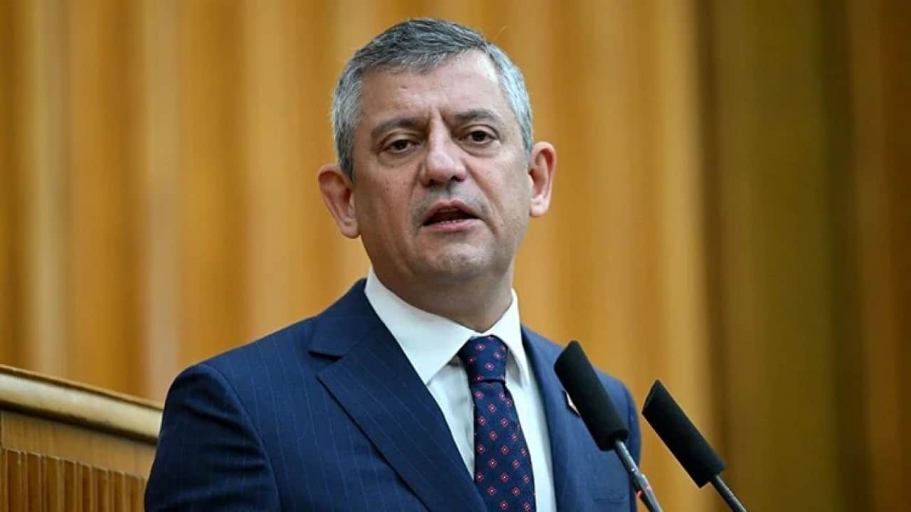 Foto - Özgür Özel'den bir yalan daha: 'Bir kişi savunmadı' dedi, yine yalancı duruma düştü