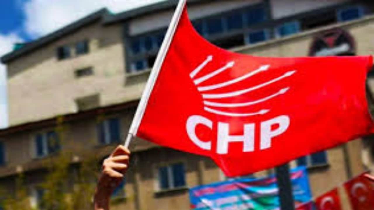 Foto - Özgür Özel’den gece yarısı çok konuşulacak Kılıçdaroğlu hamlesi! Bütün gözler yarına çevrildi