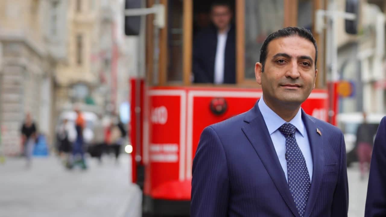 Foto - Özgür Özel’e ‘inan’madı! Güney tarafını seçti