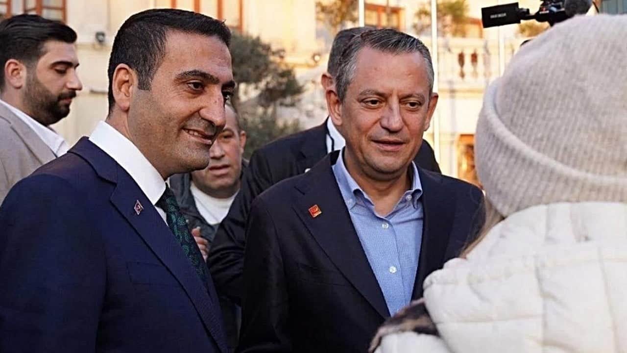 Foto - Özgür Özel’e ‘inan’madı! Güney tarafını seçti