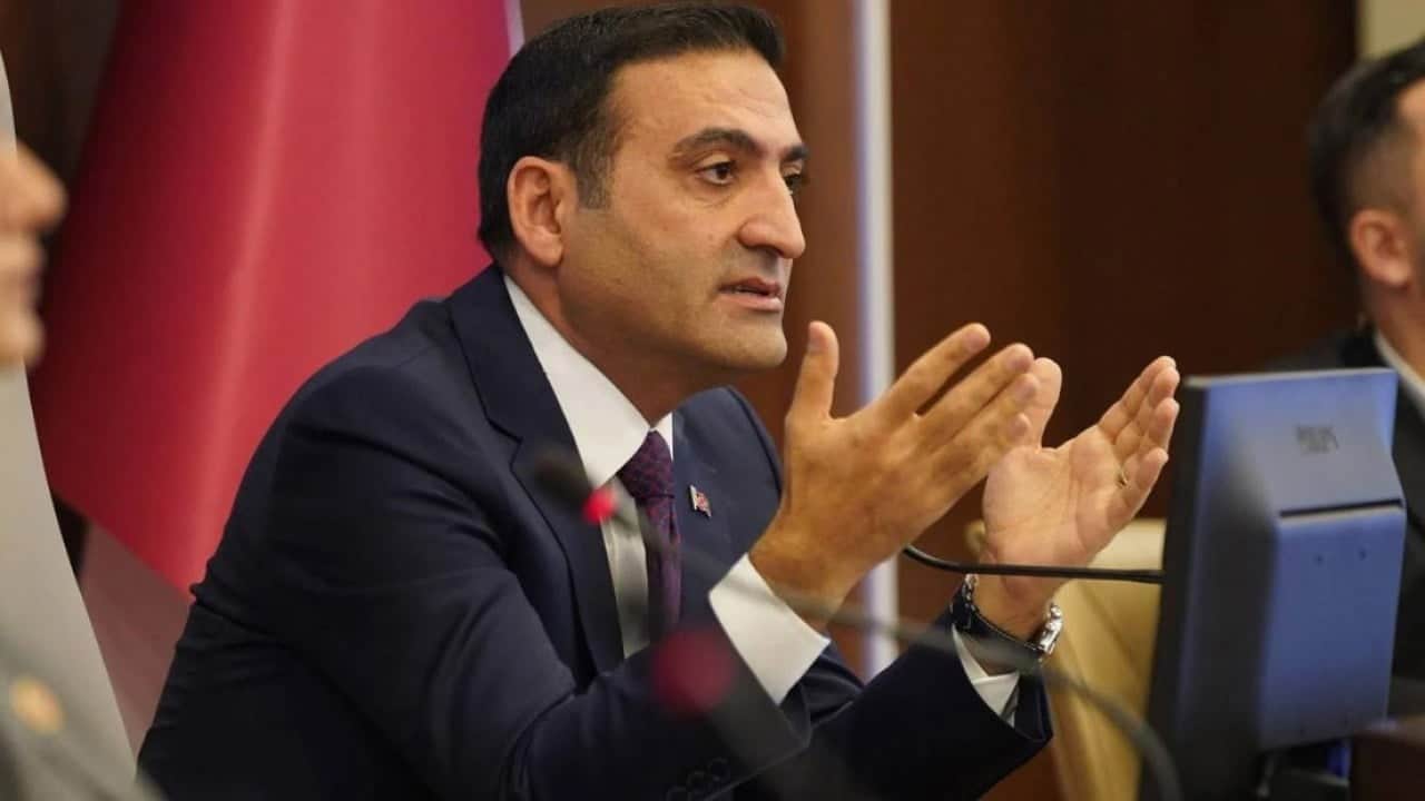 Foto - Özgür Özel’e ‘inan’madı! Güney tarafını seçti