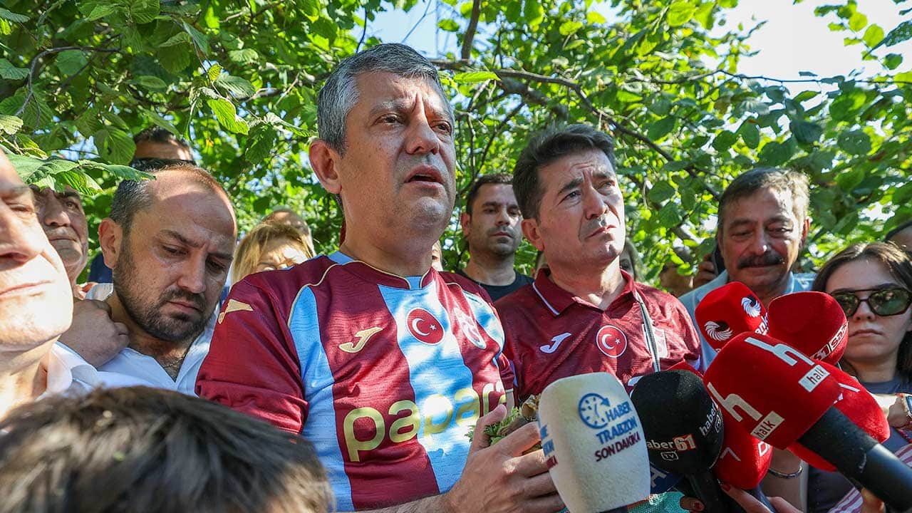 Özgür Özel'in mitingdeki sözleri Mansur Yavaş'ı şoka soktu! Yakın çevresine fena patlamış
