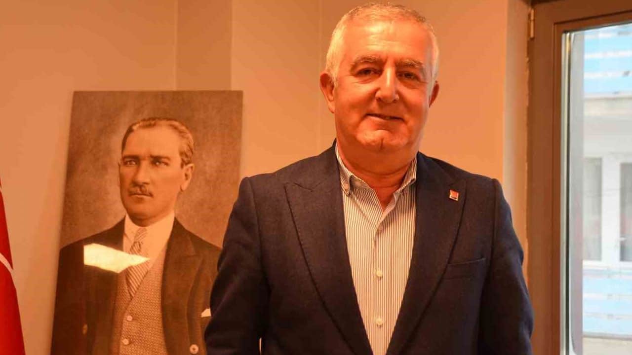 Foto - Özgür’cülerden parti içinde parti! Korsan başkandan korsan bürolar