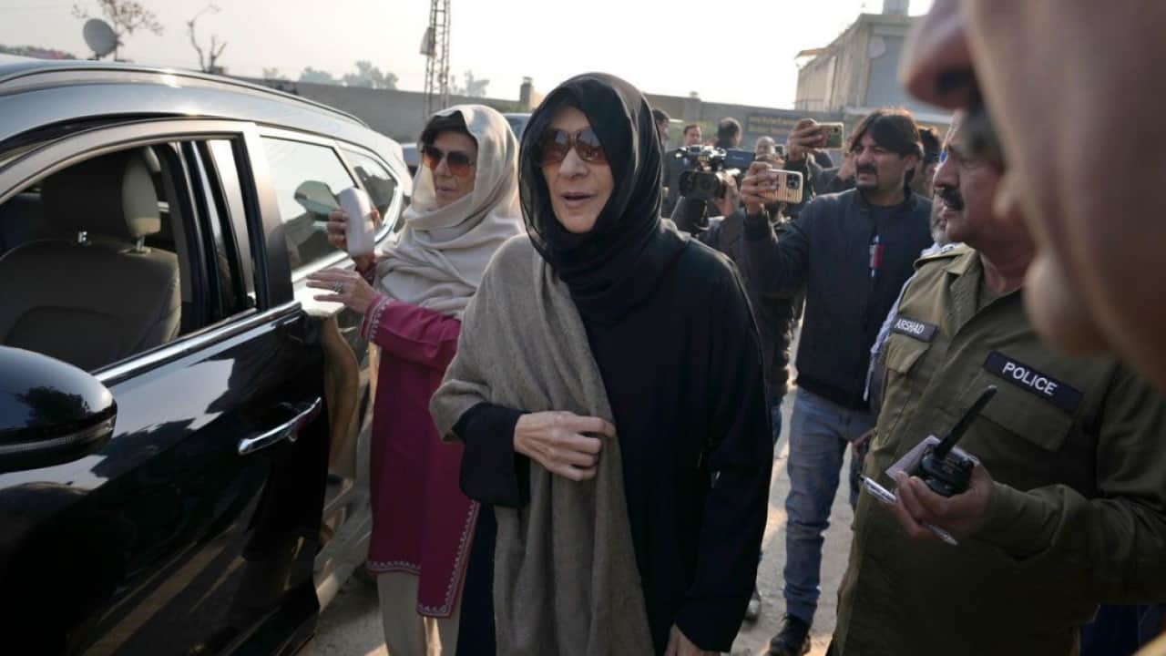 Foto - Pakistan’da protesto öncesi kritik hamle! İmran Khan’ın kız kardeşine 30 günlük gözaltı