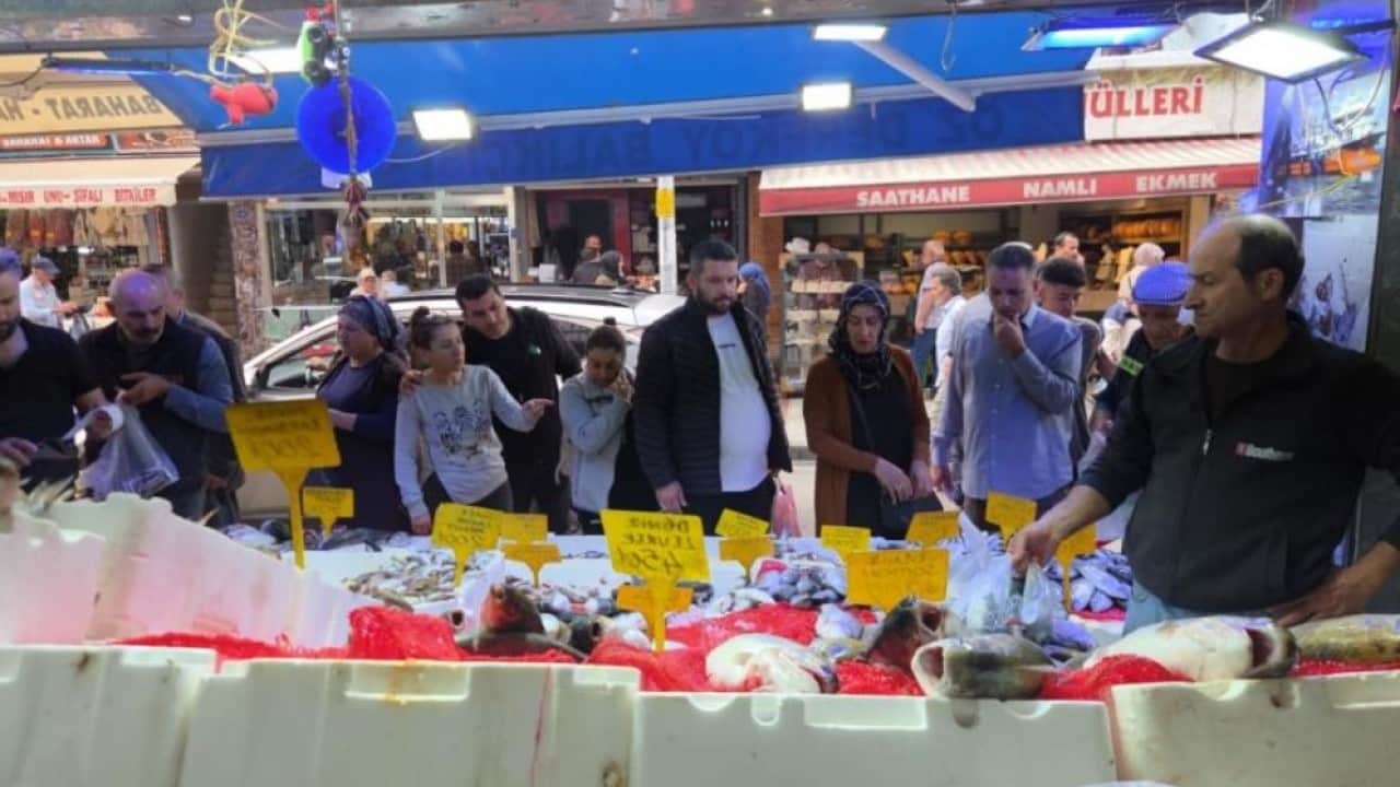 Foto - Palamutun fiyatı dibe vurdu! Vatandaş tezgahlara akın etti