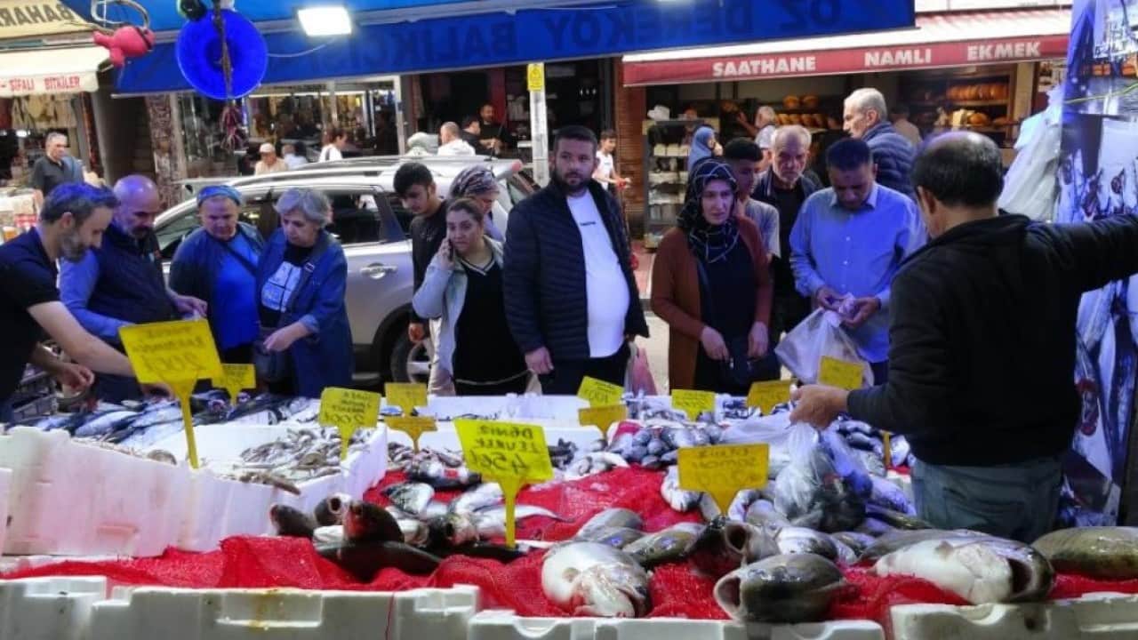 Foto - Palamutun fiyatı dibe vurdu! Vatandaş tezgahlara akın etti