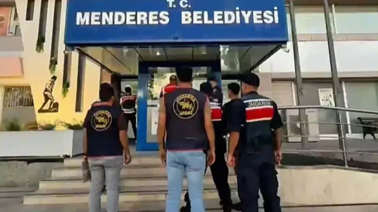 Foto - Paralar havada uçuşmuş! Makam odasında rüşvet teslimatı