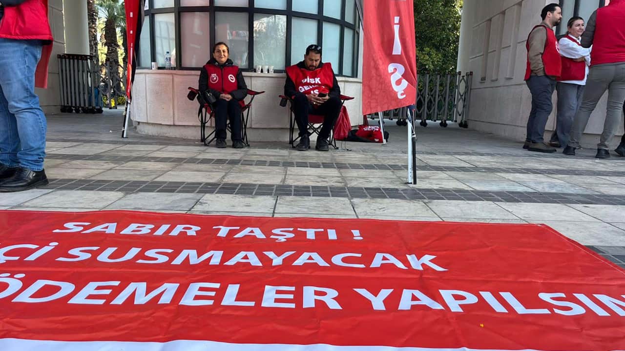 Foto - Parası ödenmeyen işçilerin CHP’li İzmir belediyesine isyanı 2. gününde