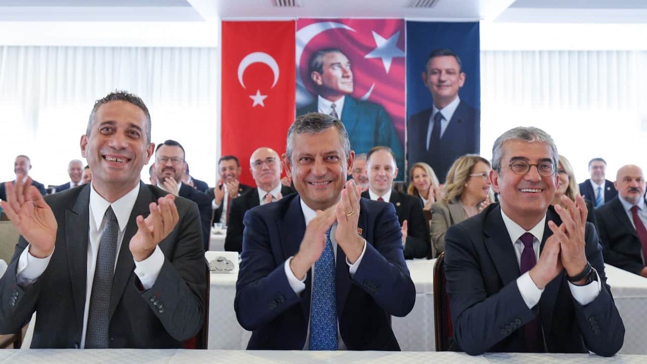 Foto - Parti yeni zihniyet aynı! Kural kitabında vatan yok LGBT var