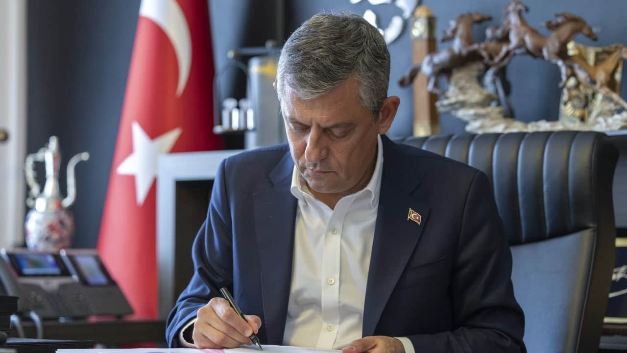 Foto - Parti yeni zihniyet aynı! Kural kitabında vatan yok LGBT var