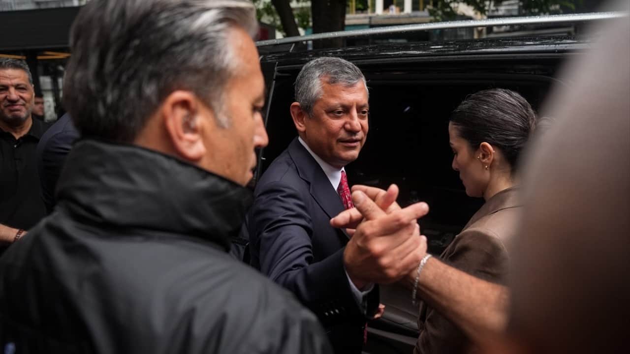 Foto - Parti yeni zihniyet aynı! Kural kitabında vatan yok LGBT var