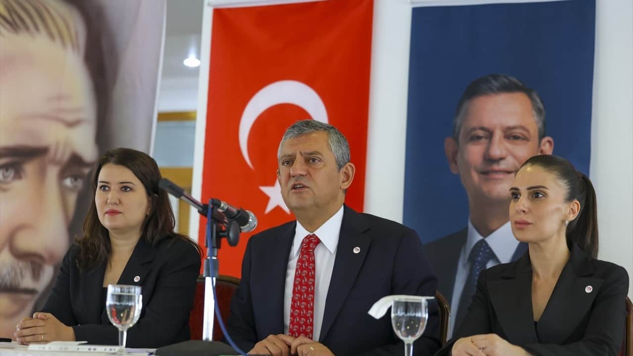 Foto - Parti yeni zihniyet aynı! Kural kitabında vatan yok LGBT var