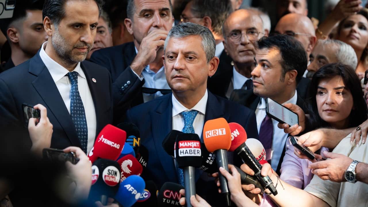 Foto - Parti yeni zihniyet aynı! Kural kitabında vatan yok LGBT var