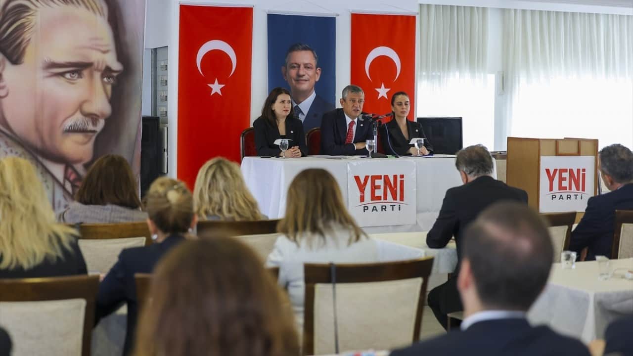 Foto - Parti yeni zihniyet aynı! Kural kitabında vatan yok LGBT var