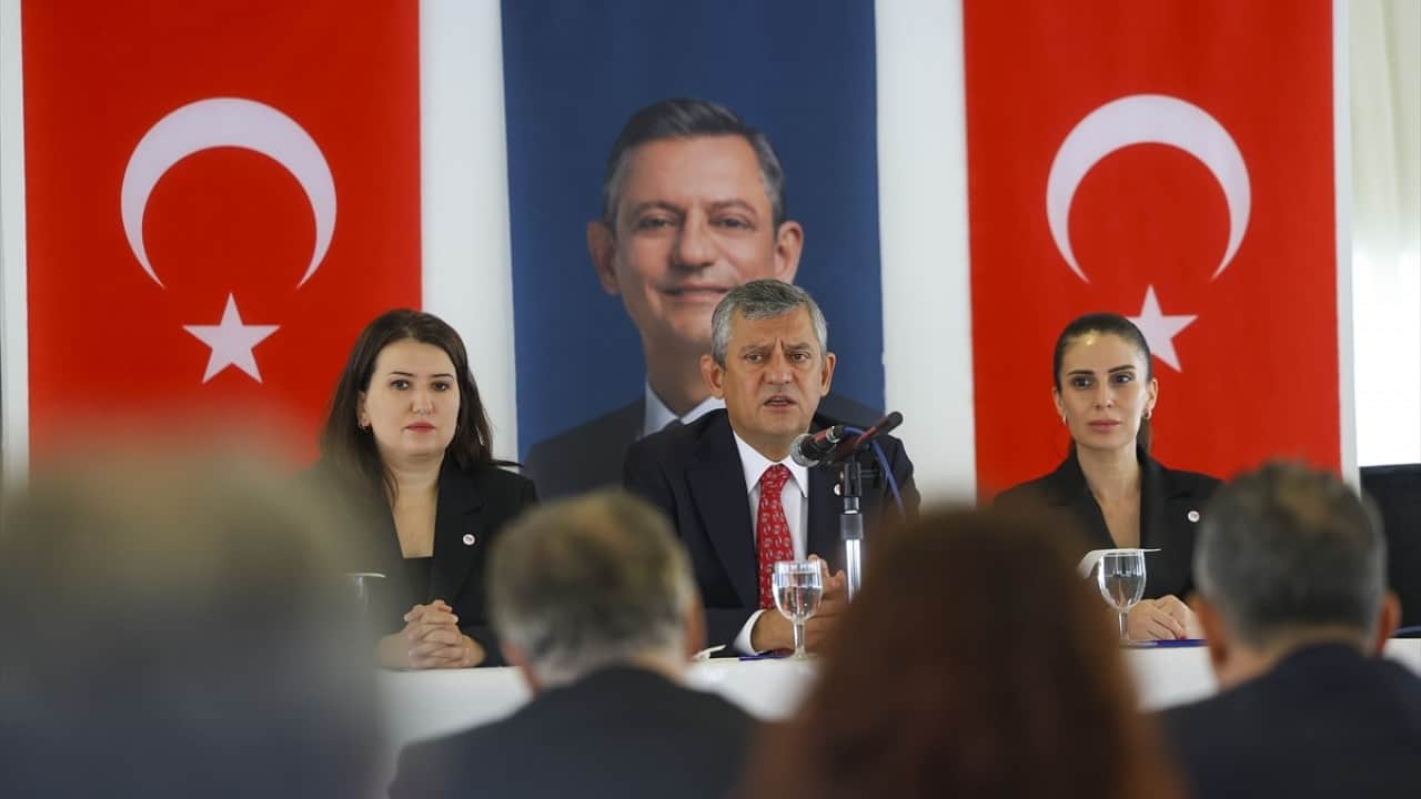 Foto - Parti yeni zihniyet aynı! Kural kitabında vatan yok LGBT var