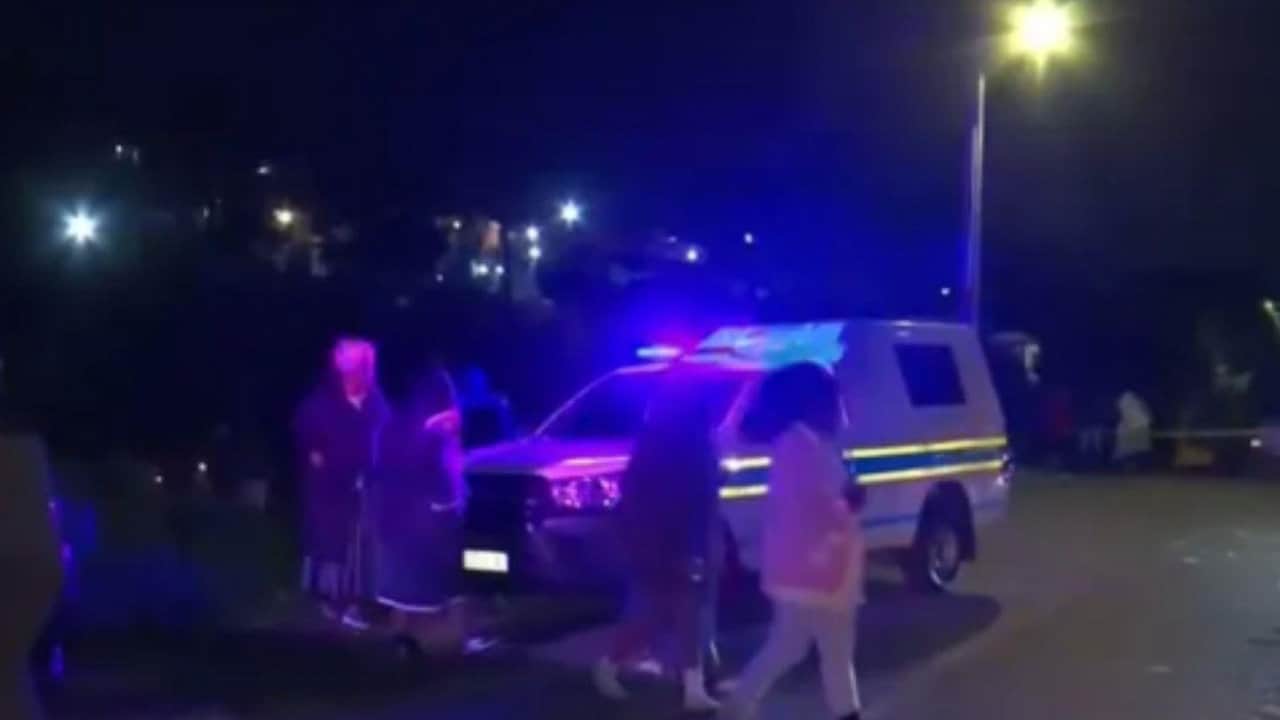 Foto - Partiye silahlı saldırı: Hamile kadın dahil 11 kişi öldü