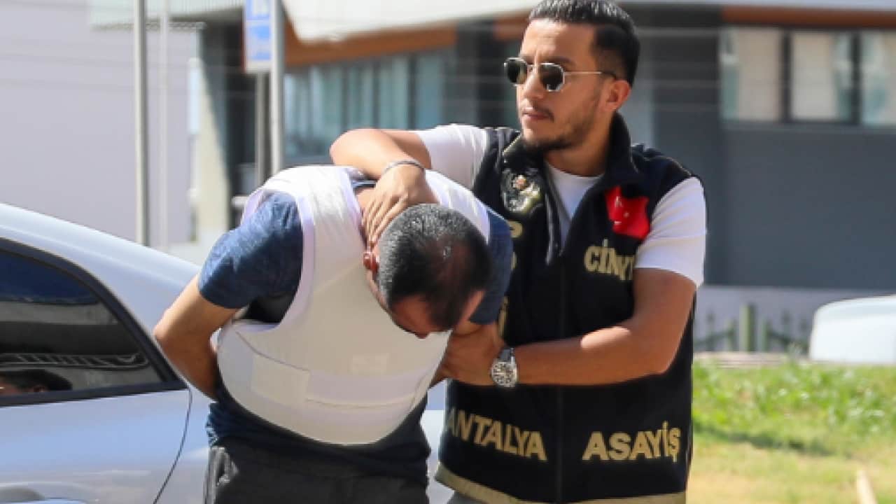 Foto - Peruklu katil sokakta pusu kurdu: Husumetlisini 13 kurşunla infaz etti
