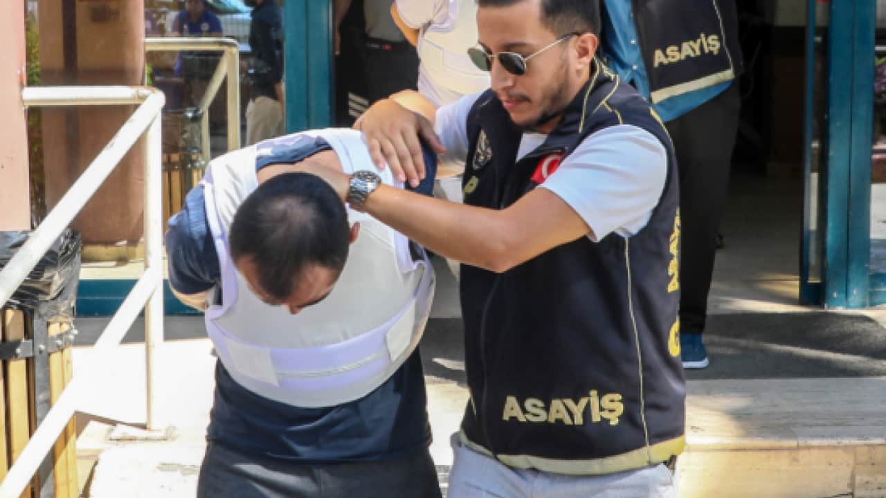 Foto - Peruklu katil sokakta pusu kurdu: Husumetlisini 13 kurşunla infaz etti