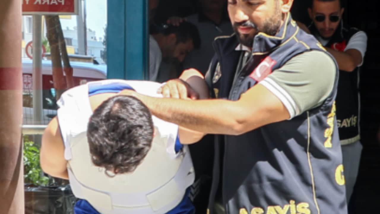 Foto - Peruklu katil sokakta pusu kurdu: Husumetlisini 13 kurşunla infaz etti