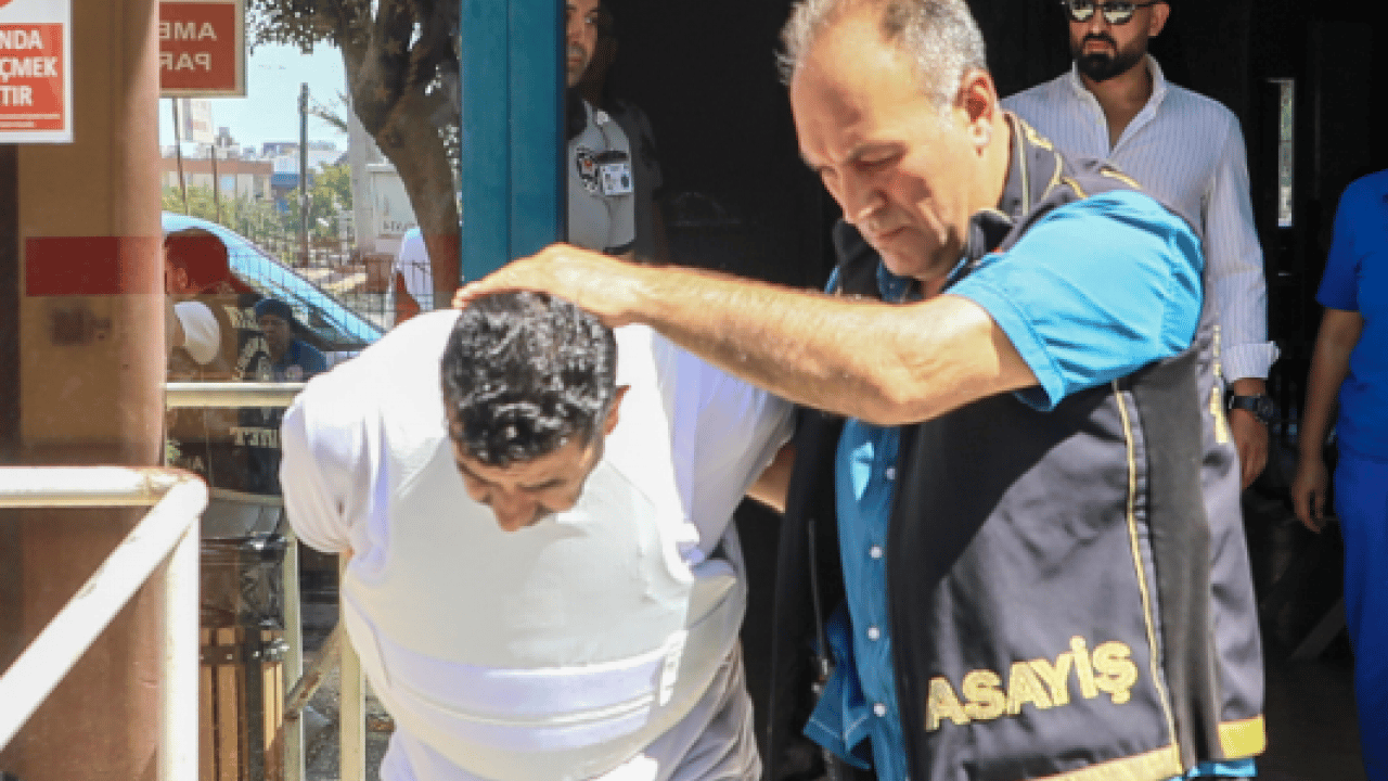Foto - Peruklu katil sokakta pusu kurdu: Husumetlisini 13 kurşunla infaz etti