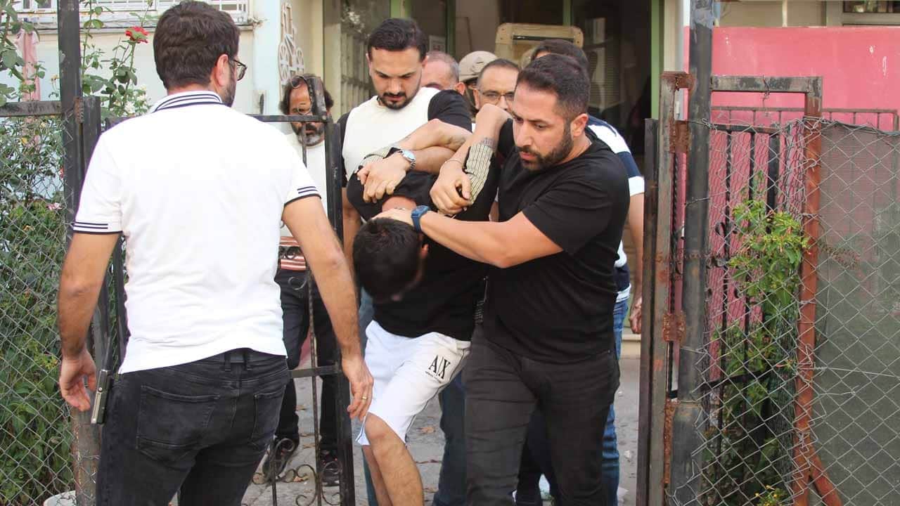 Foto - Polise el bombası ve tabancayla direndi: Özel time kafa tutunca ters kelepçeyi yedi